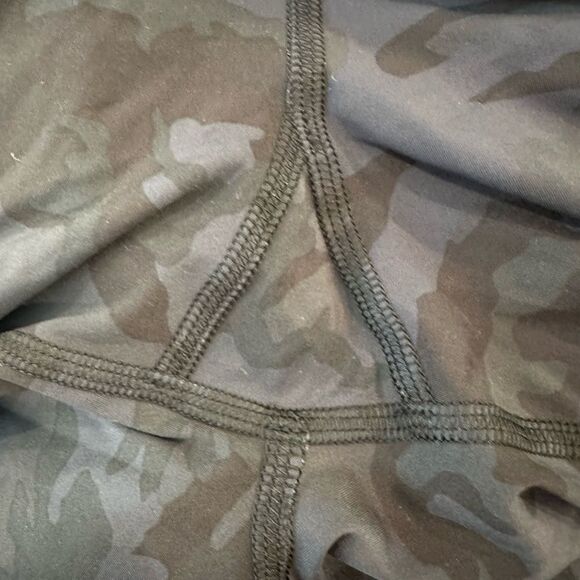 Lululemon fast and free crop II incognito camouflage multi gray size 6 - Picture 6 of 6